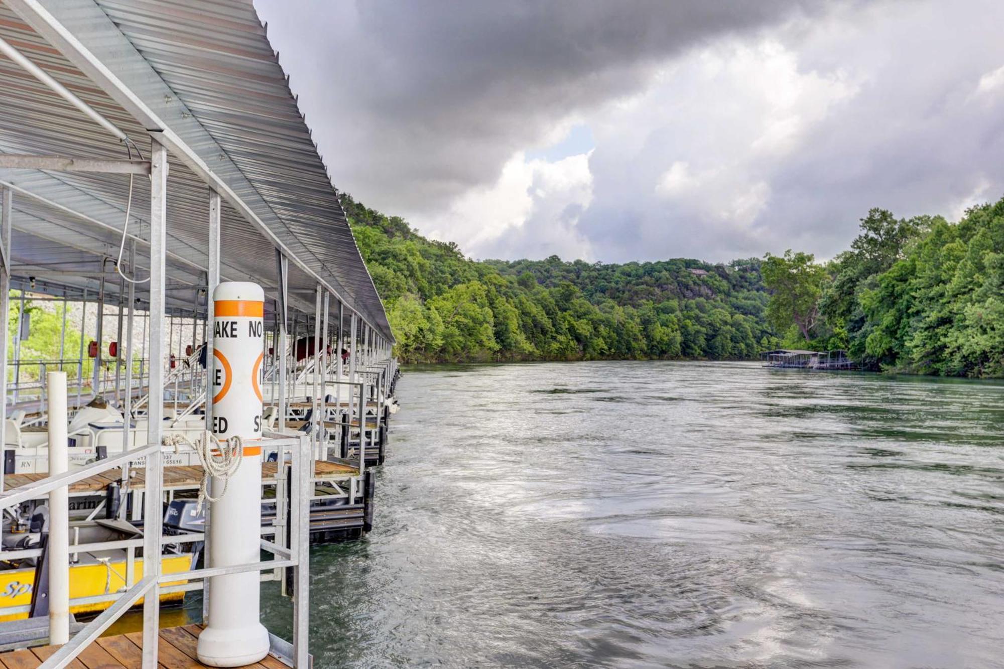 Updated Lake Taneycomo Condo With Screened Porch! Branson Buitenkant foto