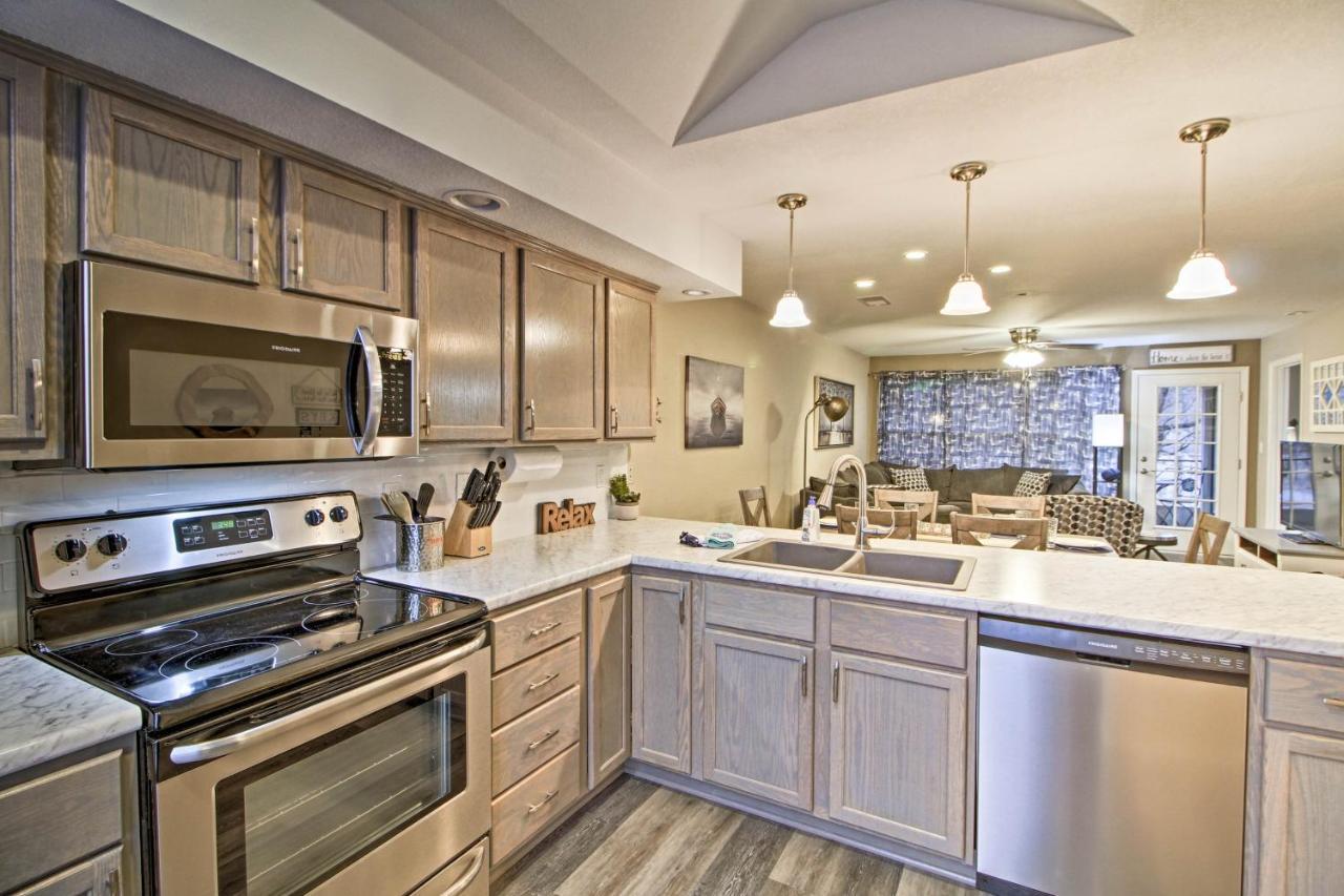 Updated Lake Taneycomo Condo With Screened Porch! Branson Buitenkant foto