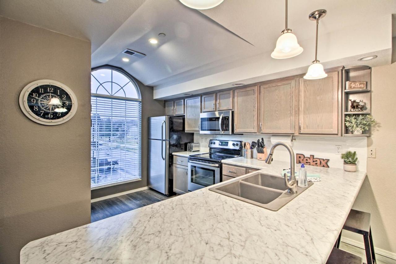 Updated Lake Taneycomo Condo With Screened Porch! Branson Buitenkant foto